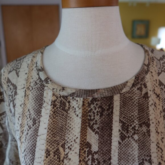 $225 Equipment snakeskin print 100% silk short sleeve shirt top XS beige/brown - Picture 5 of 15